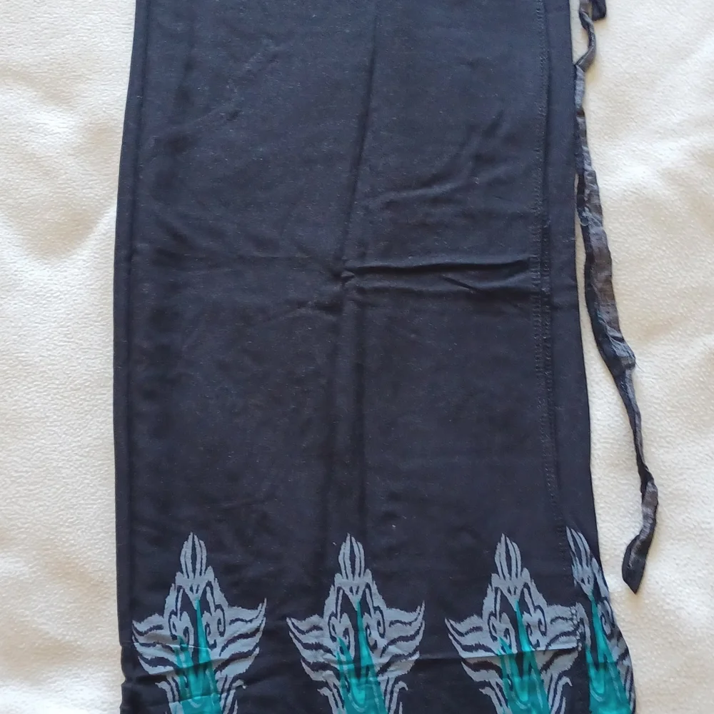 Sarong - Picture 2 of 3